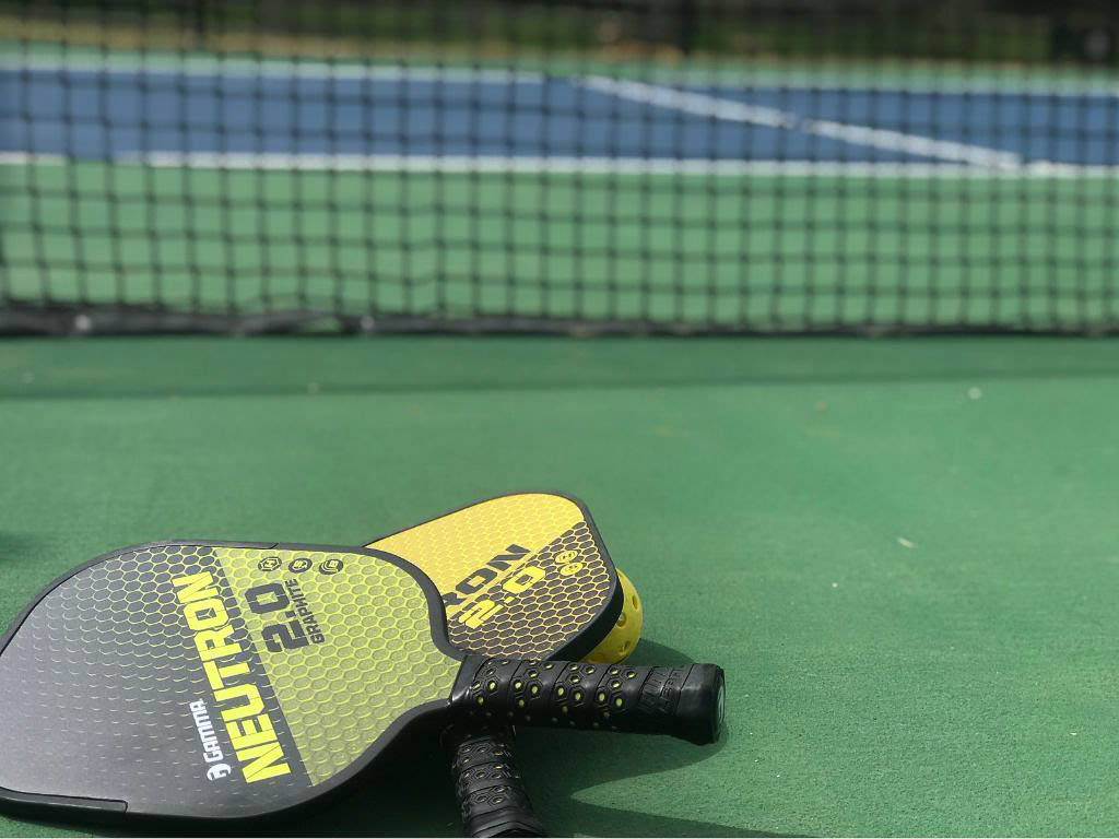 how to choose a pickleball paddle.